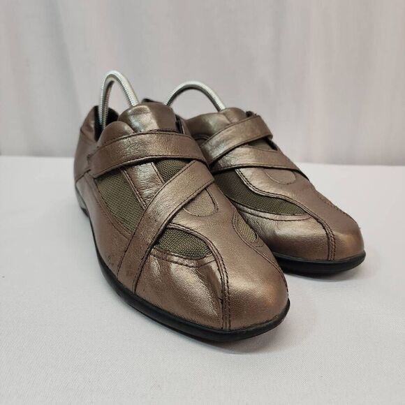 CLARKS Size 10 M Everyday Bronze Gold Walking Leather Slip On Loafer Sneakers G - Picture 1 of 9